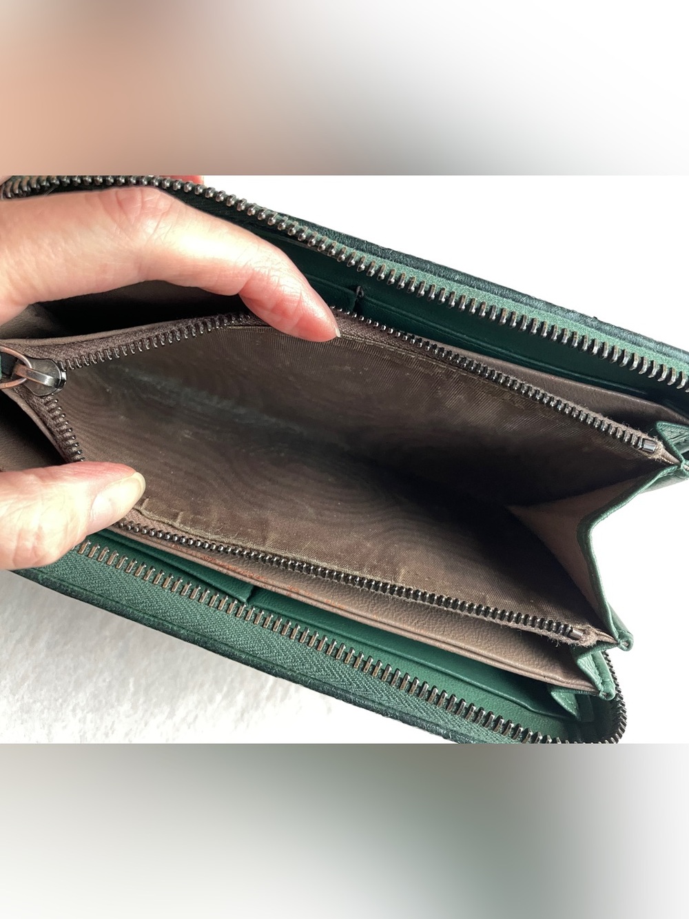 BOTTEGA VENETA // green intrecciato woven leather Zip-Around continental wallet - Picture 11 of 16
